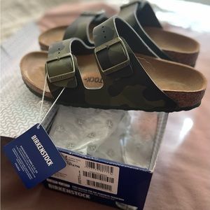 NWT Birkenstock Arizona BS Sandals *BRAND NEW NEVER WORN*